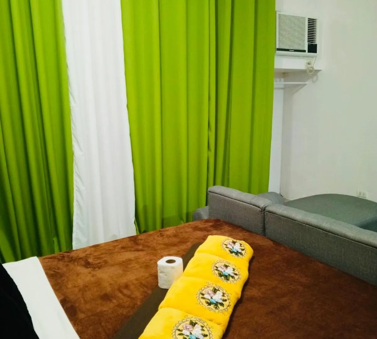 Two Palm Tree Villas Condominium - Studio 1O With Balcony - Across Terminal 3 Airport Manila Philippines