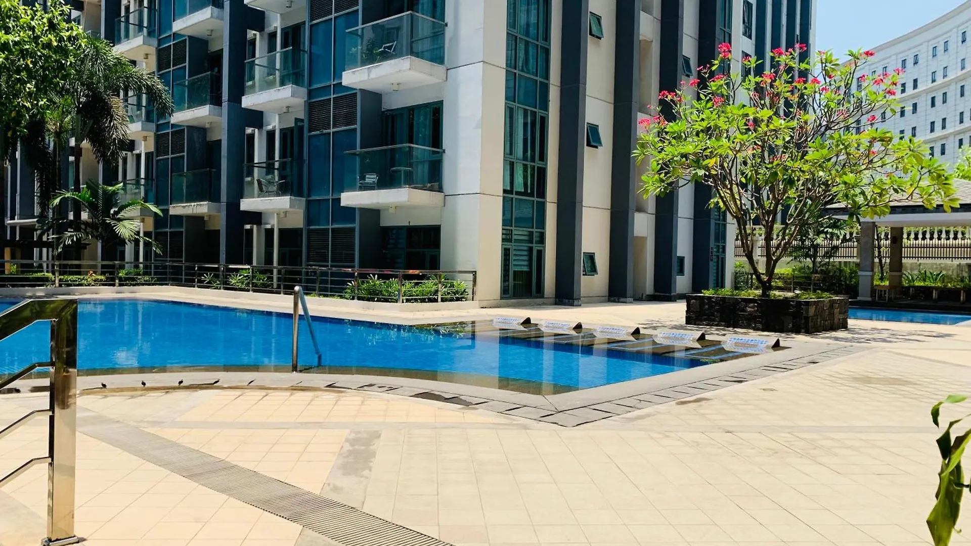 Two Palm Tree Villas Condominium - Studio 1O With Balcony - Across Terminal 3 Airport Manila Philippines
