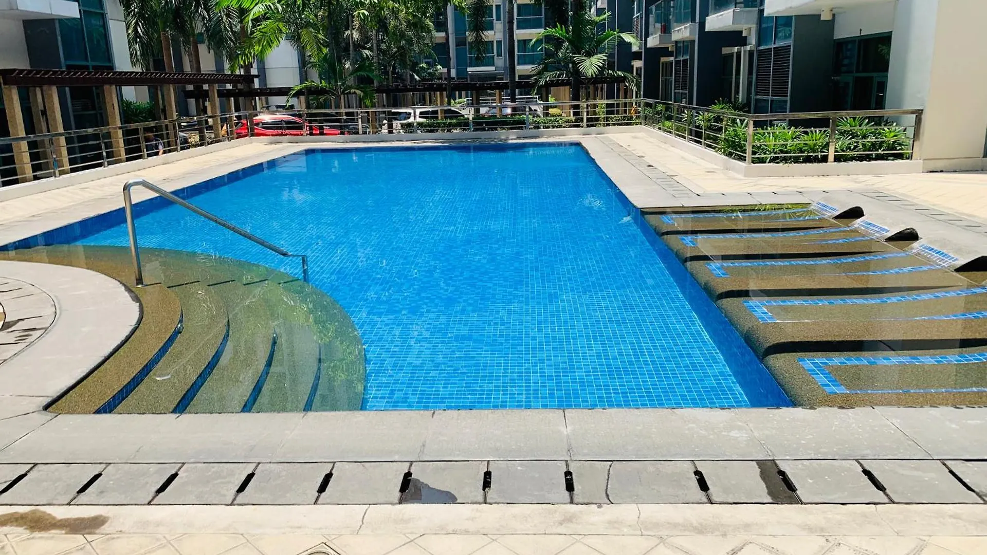 Two Palm Tree Villas Condominium - Studio 1O With Balcony - Across Terminal 3 Airport Manila