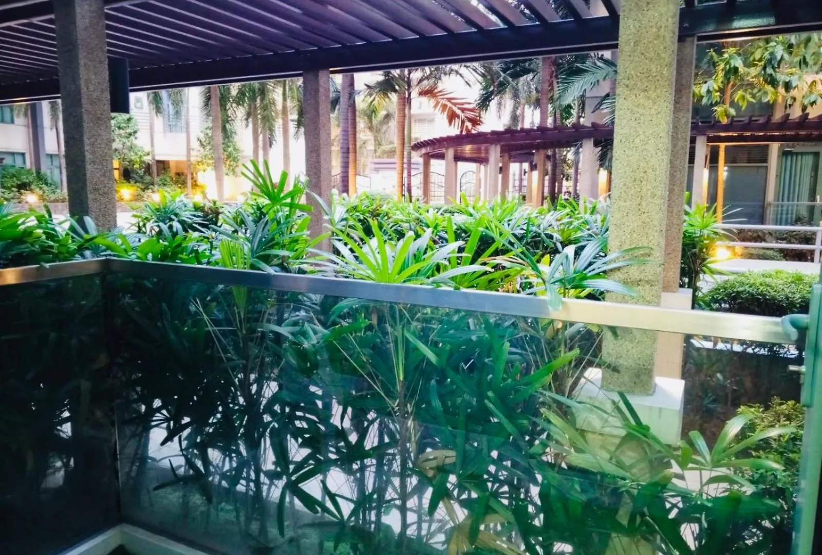 Two Palm Tree Villas Condominium - Studio 1O With Balcony - Across Terminal 3 Airport Manila Philippines