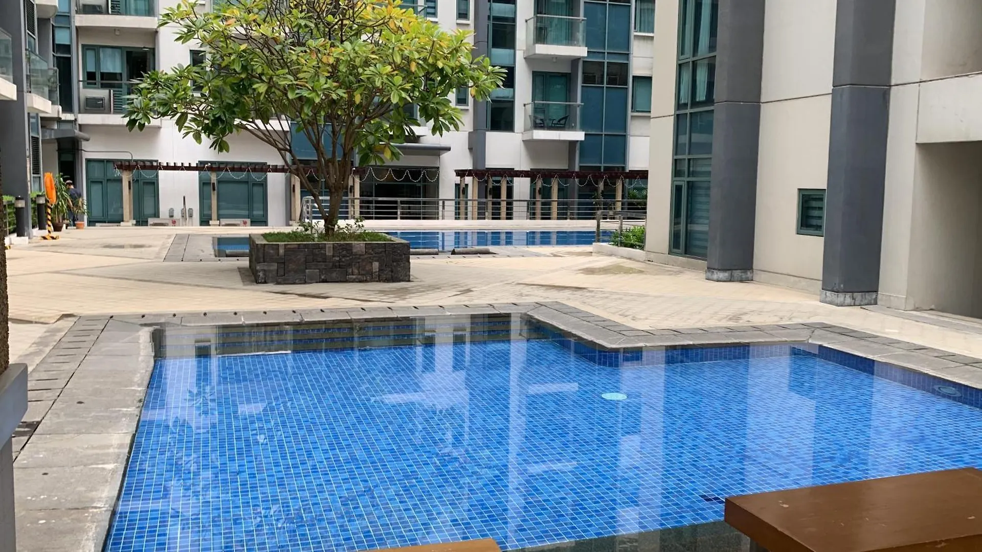 Two Palm Tree Villas Condominium - Studio 1O With Balcony - Across Terminal 3 Airport Manila Philippines