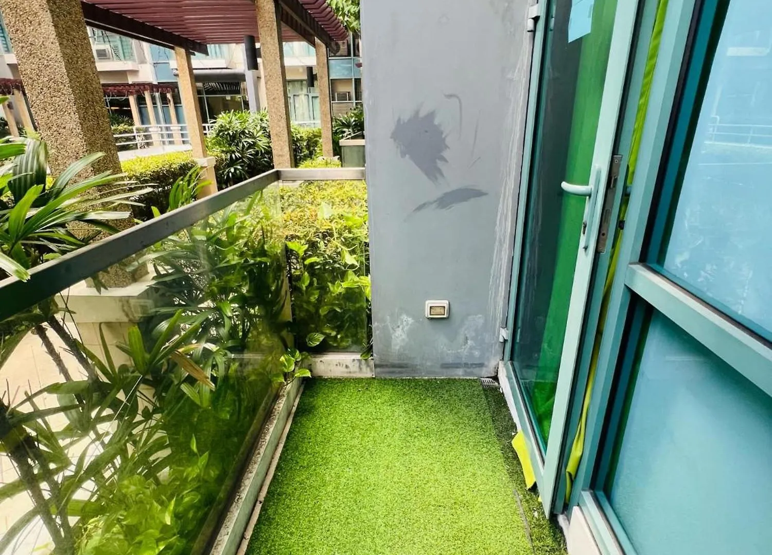 Two Palm Tree Villas Condominium - Studio 1O With Balcony - Across Terminal 3 Airport Manila 0*,  Philippines