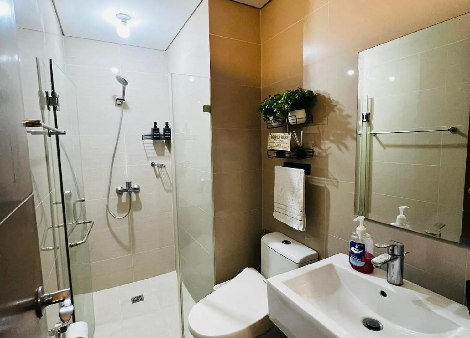 Two Palm Tree Villas Condominium - Studio 1O With Balcony - Across Terminal 3 Airport Manila Apartment