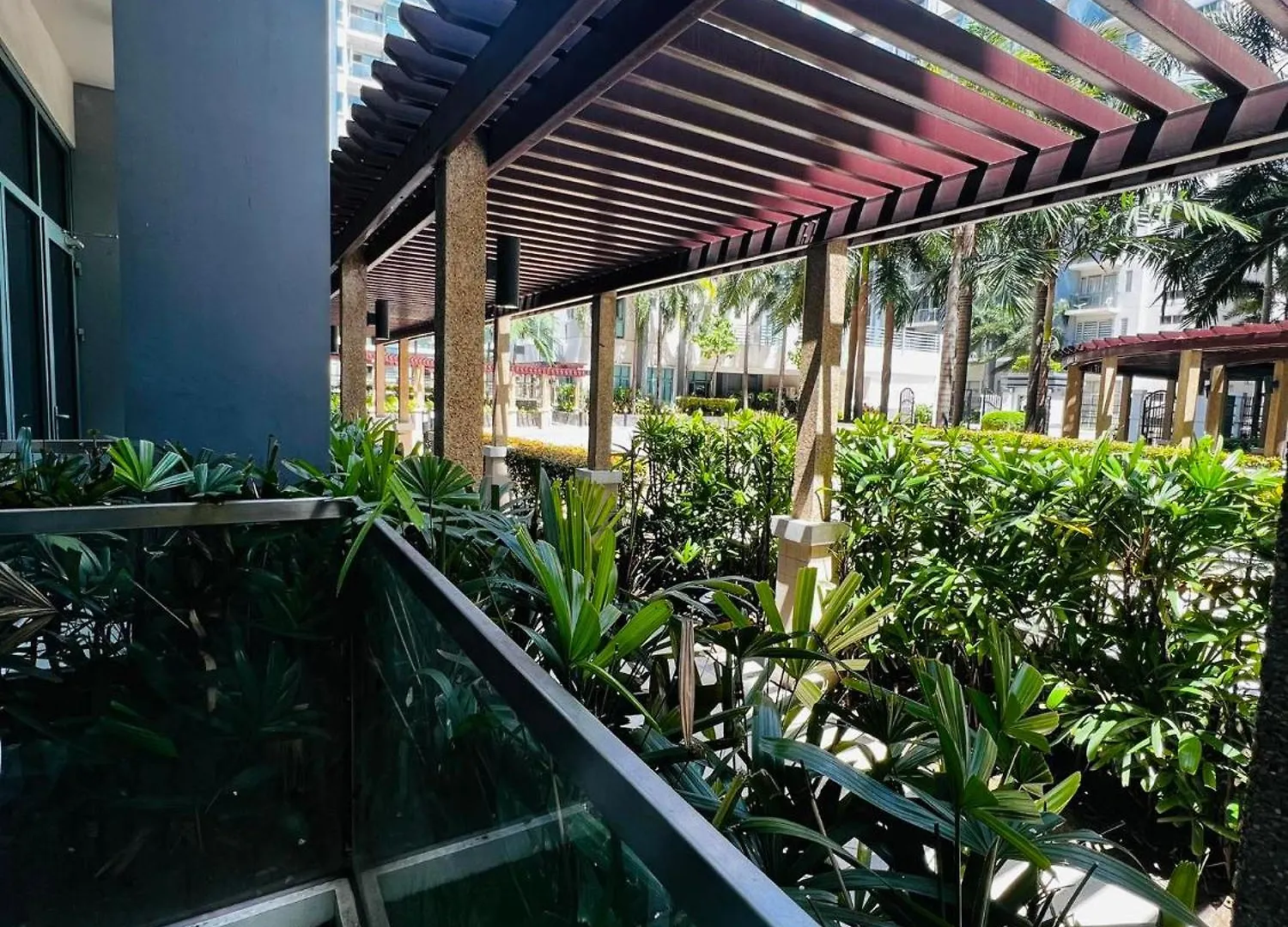 Two Palm Tree Villas Condominium - Studio 1O With Balcony - Across Terminal 3 Airport Manila Apartment