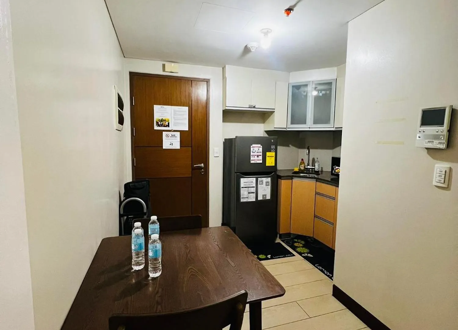 Apartment Two Palm Tree Villas Condominium - Studio 1O With Balcony - Across Terminal 3 Airport Manila Philippines