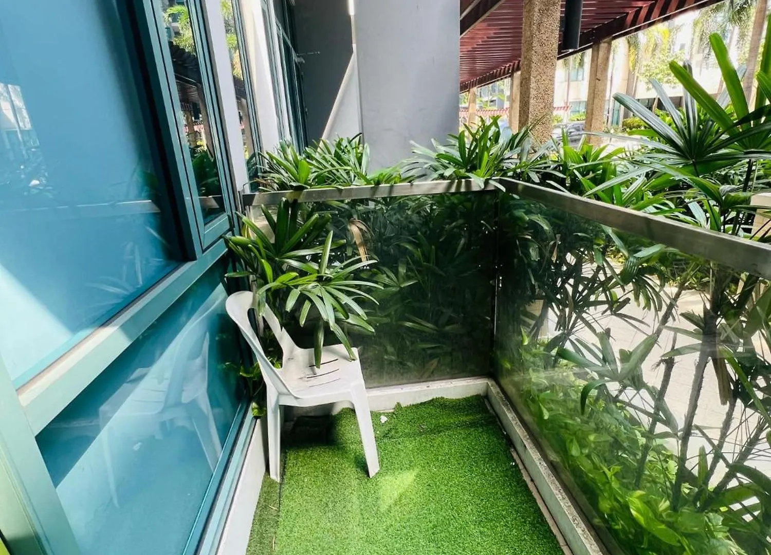 Two Palm Tree Villas Condominium - Studio 1O With Balcony - Across Terminal 3 Airport Manila