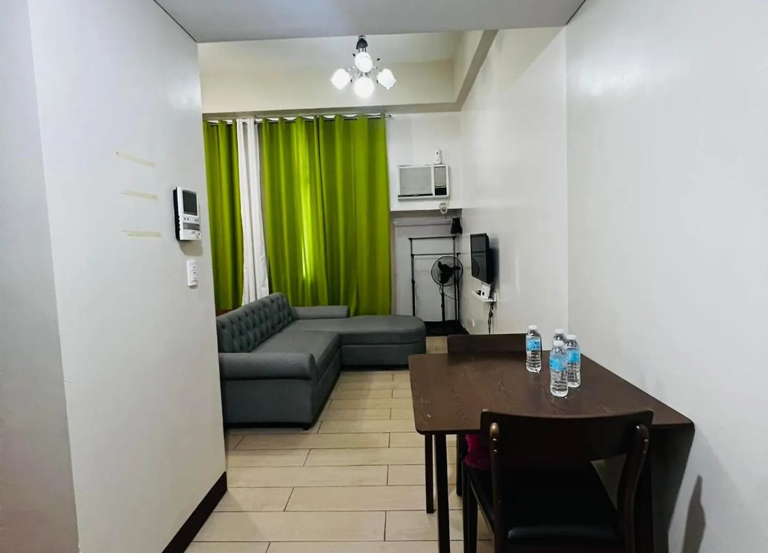 Apartment Two Palm Tree Villas Condominium - Studio 1O With Balcony - Across Terminal 3 Airport Manila