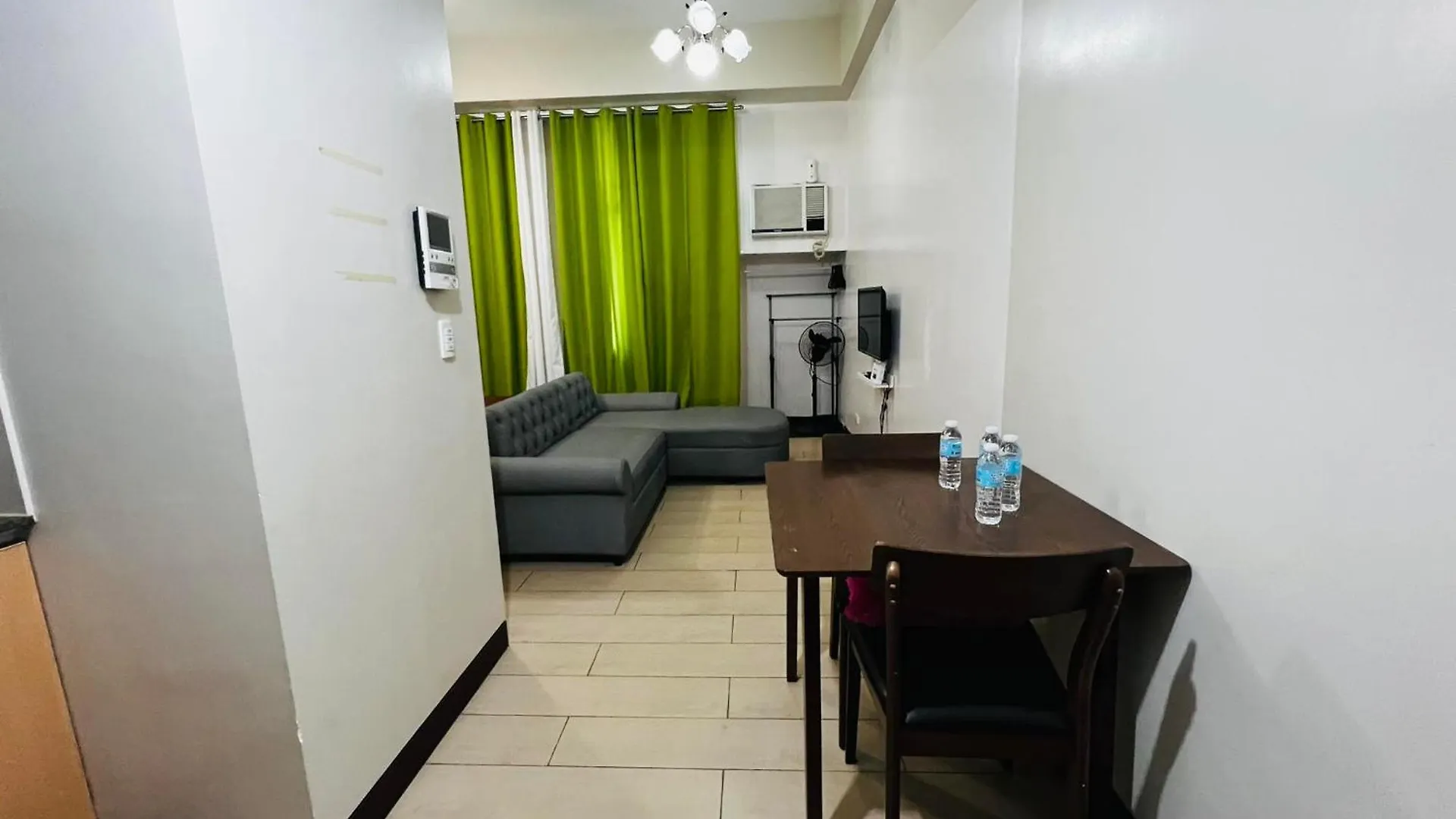 Apartment Two Palm Tree Villas Condominium - Studio 1O With Balcony - Across Terminal 3 Airport Manila
