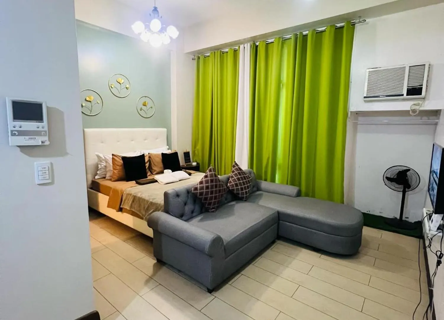Apartment Two Palm Tree Villas Condominium - Studio 1O With Balcony - Across Terminal 3 Airport Manila