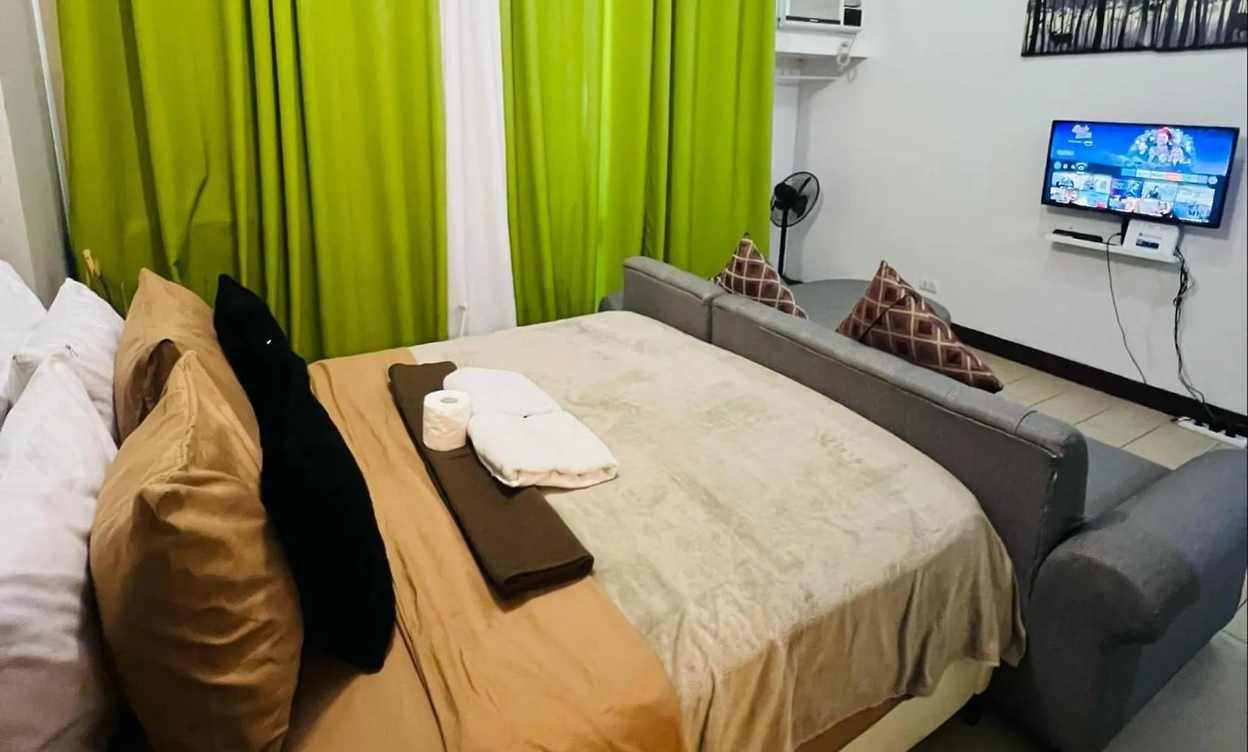 Two Palm Tree Villas Condominium - Studio 1O With Balcony - Across Terminal 3 Airport Manila 0*,  Philippines