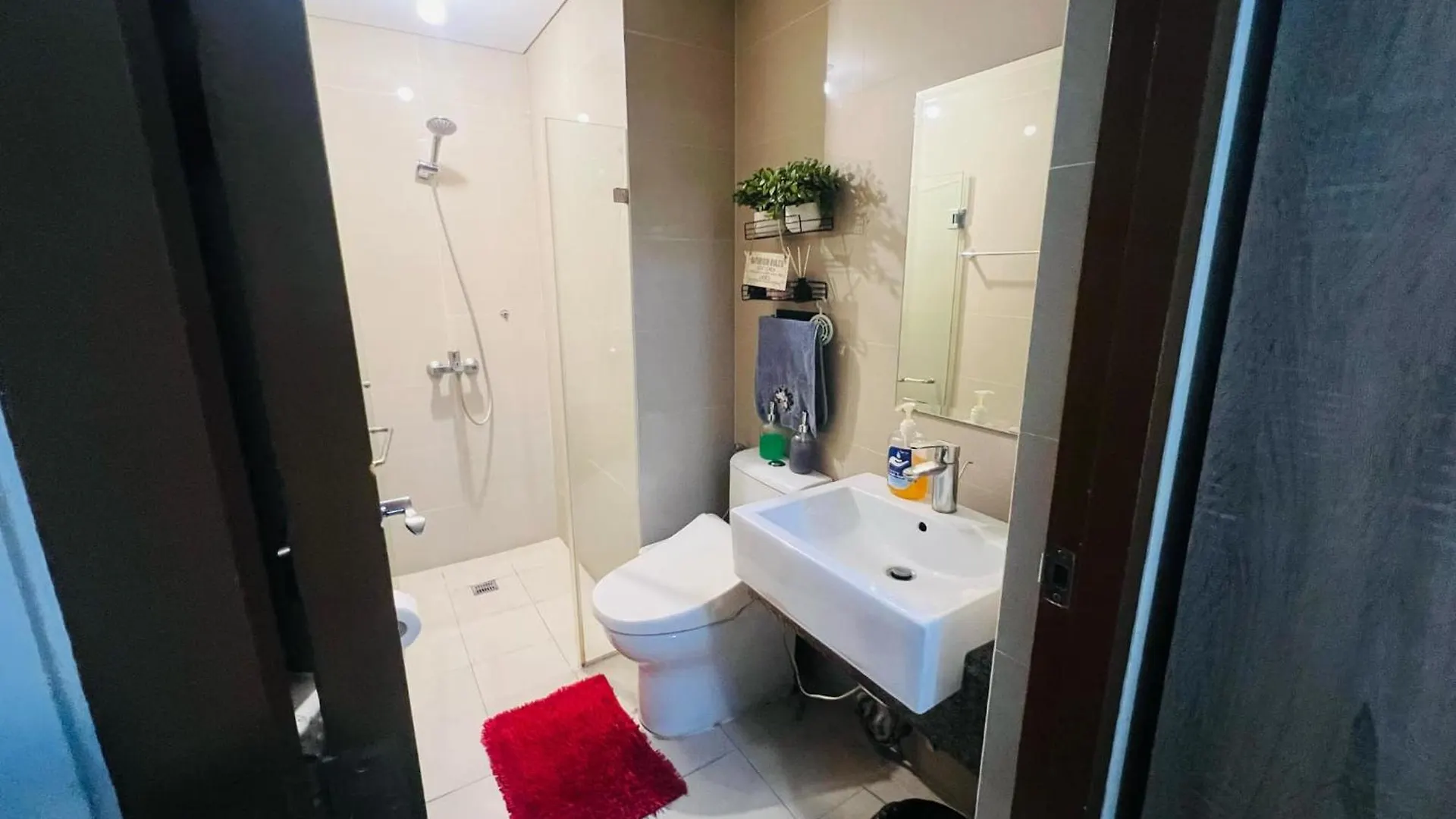 Apartment Two Palm Tree Villas Condominium - Studio 1O With Balcony - Across Terminal 3 Airport Manila